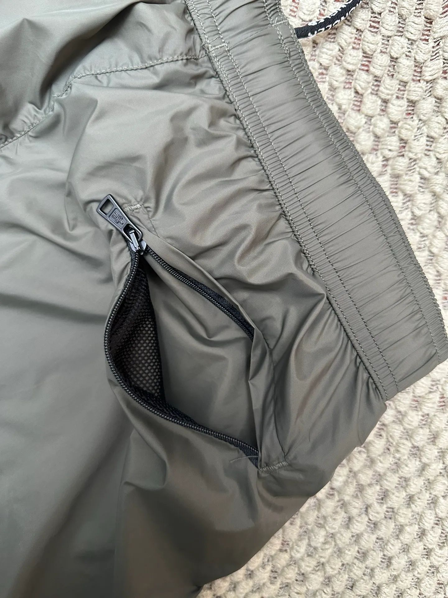 🔥P90💰 Moncler Logo Authentic ： ： Logo Classic Logo Breathable Logo ：Black White Navy Blue Gray Green size：M L XL 2XL 3XL（90-200 ） ⚠️ / /
